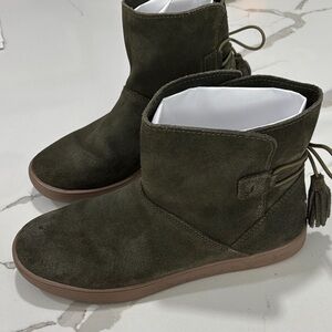 Koolaburra by UGG Women’s Olive Suede Ankle Booties Boots Back Tassels Size 7